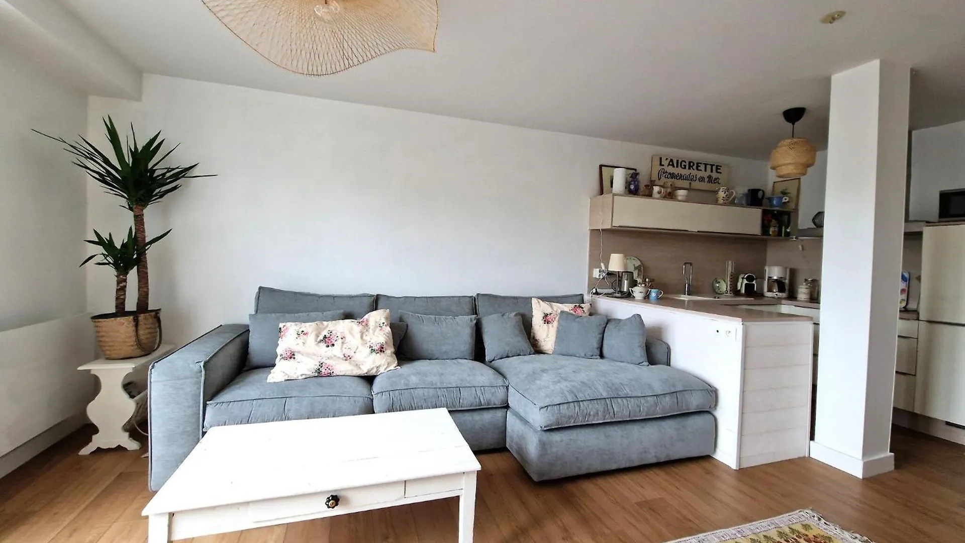 Holiday Flat With Balcony Terrace Near The Beach location